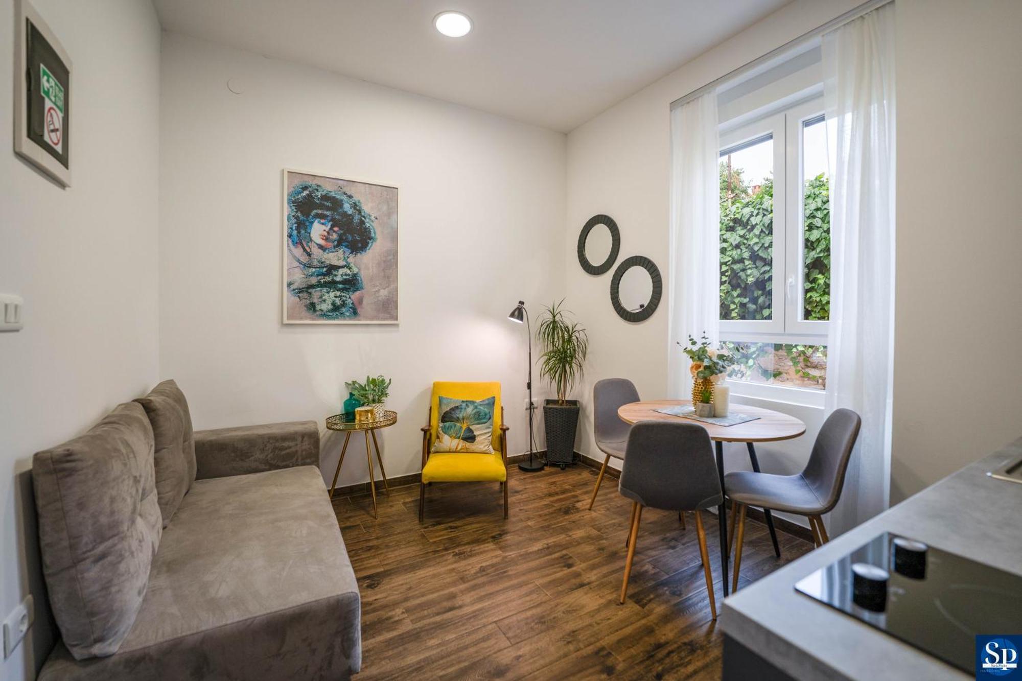 Colosseum Garden Studio Apartments Pula Bagian luar foto