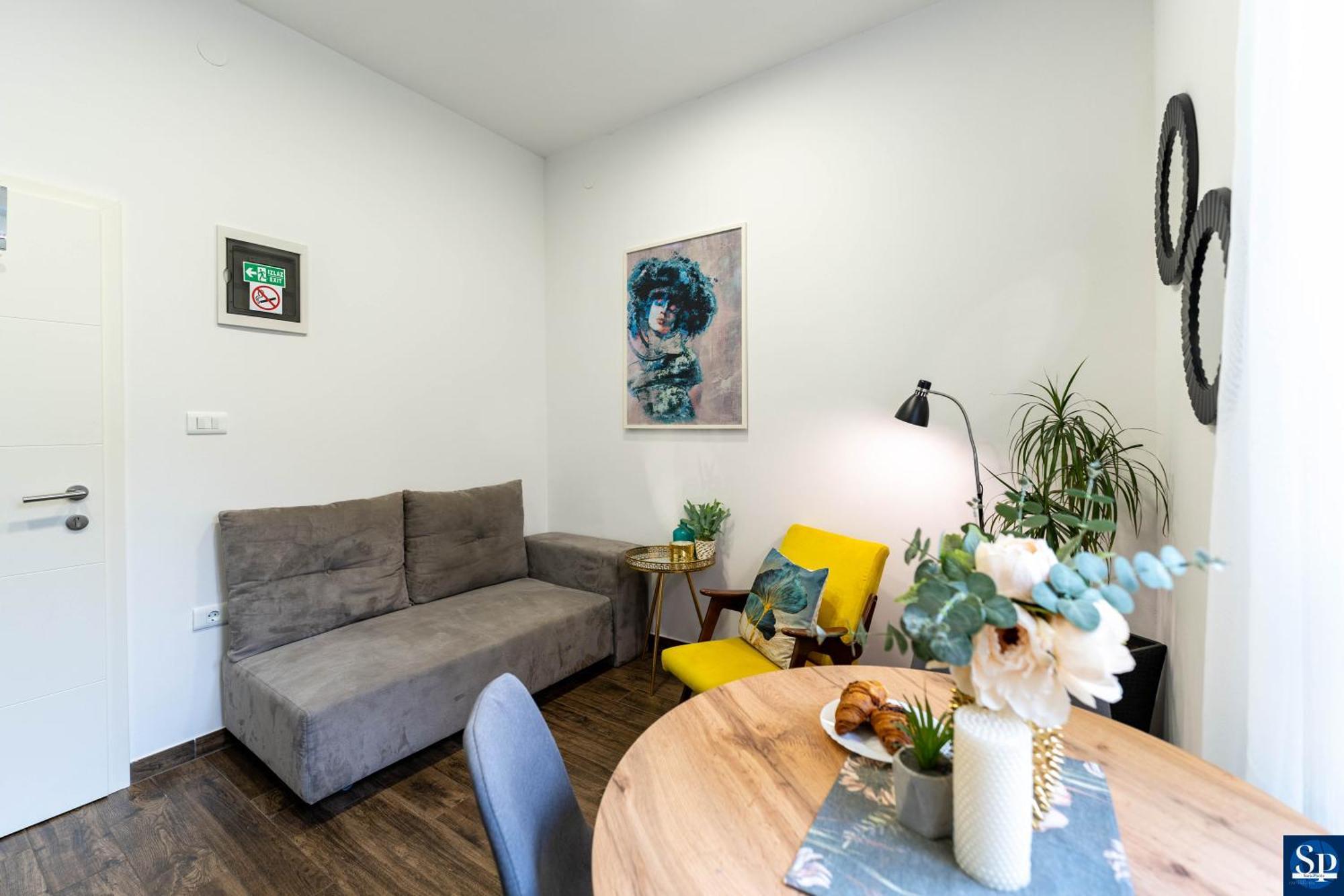 Colosseum Garden Studio Apartments Pula Bagian luar foto