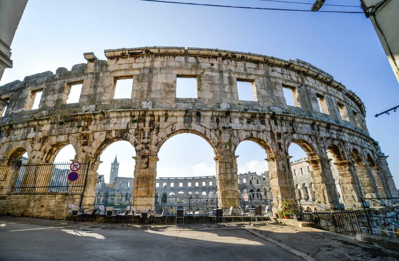 Colosseum Garden Studio Apartments Pula Bagian luar foto