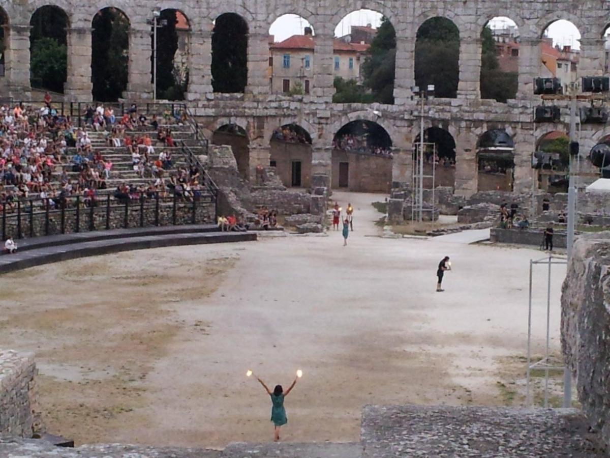 Colosseum Garden Studio Apartments Pula Bagian luar foto